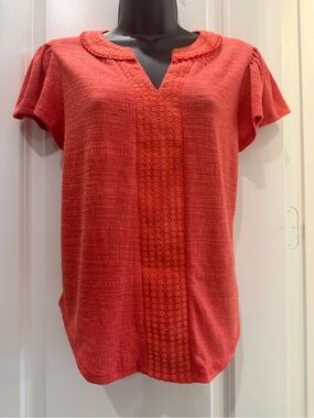 Cable & Gauge Coral Embroidered Split Neck Flutter Sleeve Top S